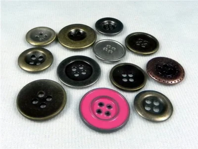 衣服用の工場高品質4穴金属ボタン